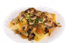 Универсальное блюдо: тушеная картошка с грибами Рецепт картофеля, тушеного с сушеными грибами