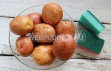 Запекаем картофель по-деревенски в духовке разными способами